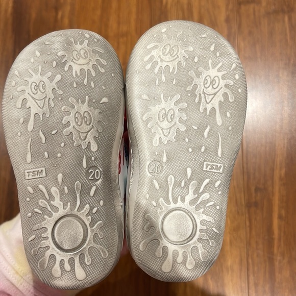 Panda‎ Shoes - Picture 5 of 5